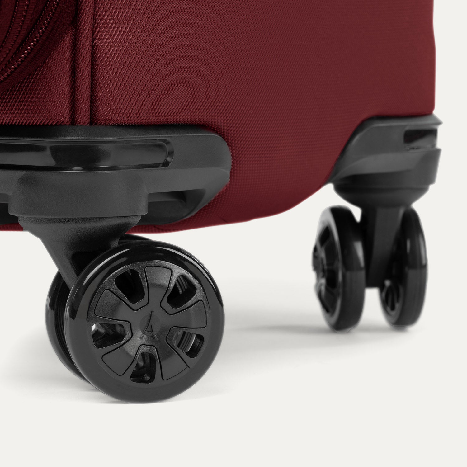 Crew™ Classic Large Check-in Expandable Spinner